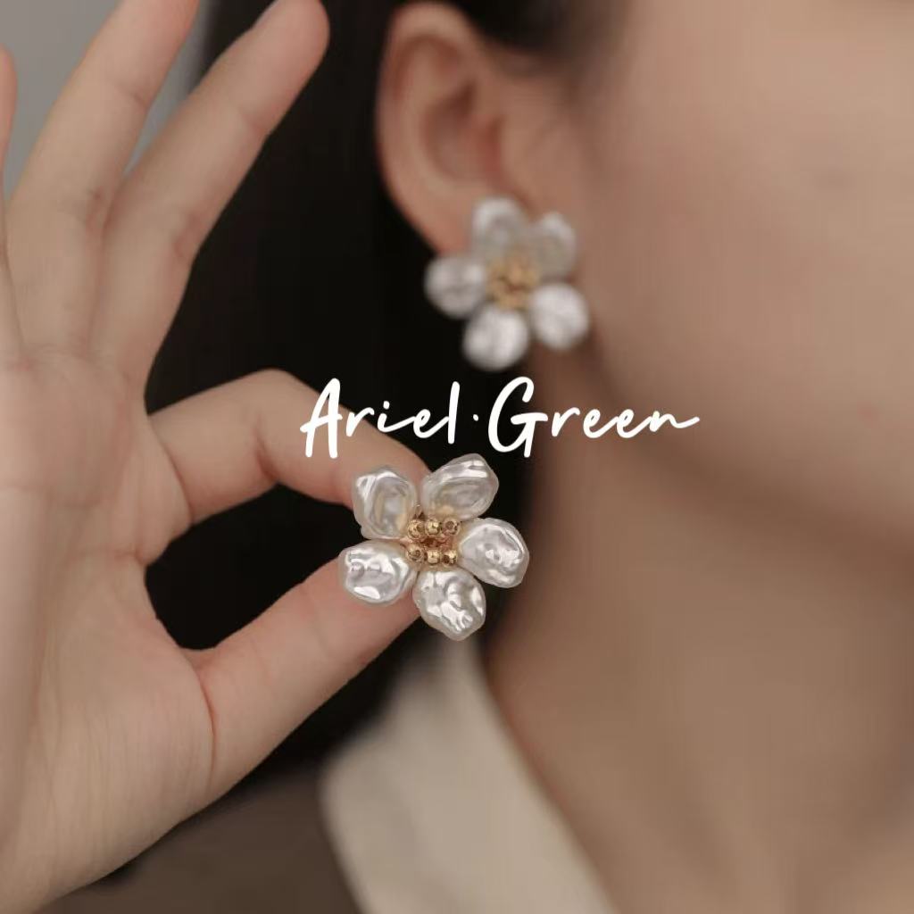 Earring - Pearl Pedals